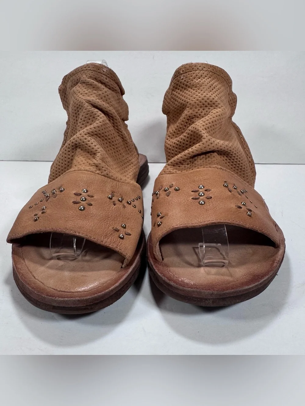 Miz Mooz Fifi Wheat Tan Leather Studded Ankle Strap Gladiator Sandals Size 10